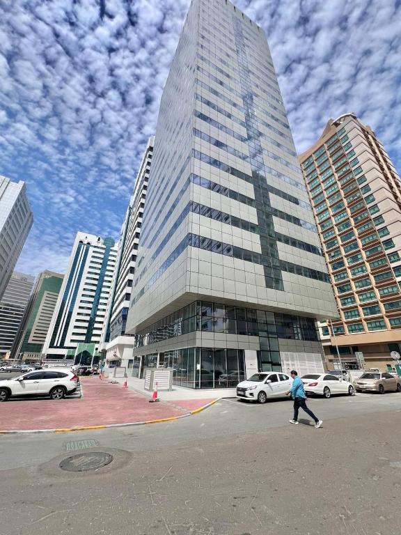 هتل اسپیسیس فرنشد آپارتمان این پالت تاور این توریست کلاب آریا - Spacious Furnished Apartment in Palette Tower in Tourist Club Area