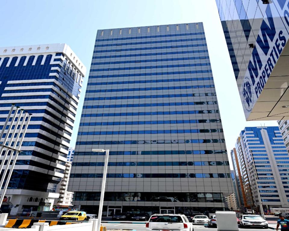 هتل اسپیشس آپارتمان این پالت تاور این توریست کلاب آریا - Spacious Apartment in Palette Tower in Tourist Club Area