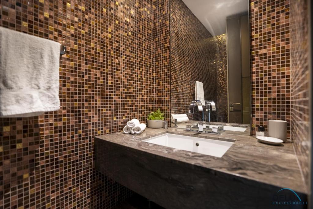 Charming 1BR in Damac Heights, Dubai Marina by Deluxe Holiday Homes