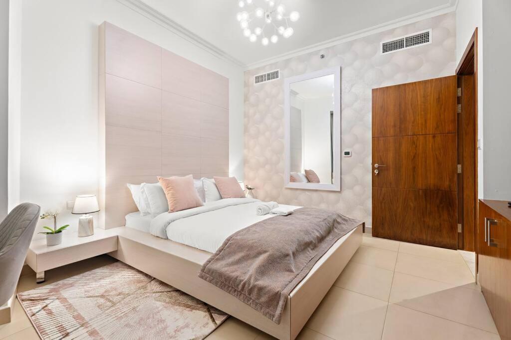 FIRST CLASS 3BR Burj Khalifa & Fountain View