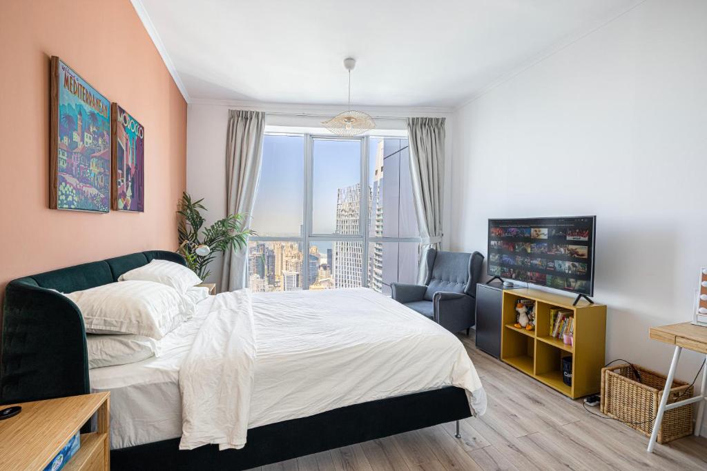 Partial Sea View 2BR in Dubai Marina