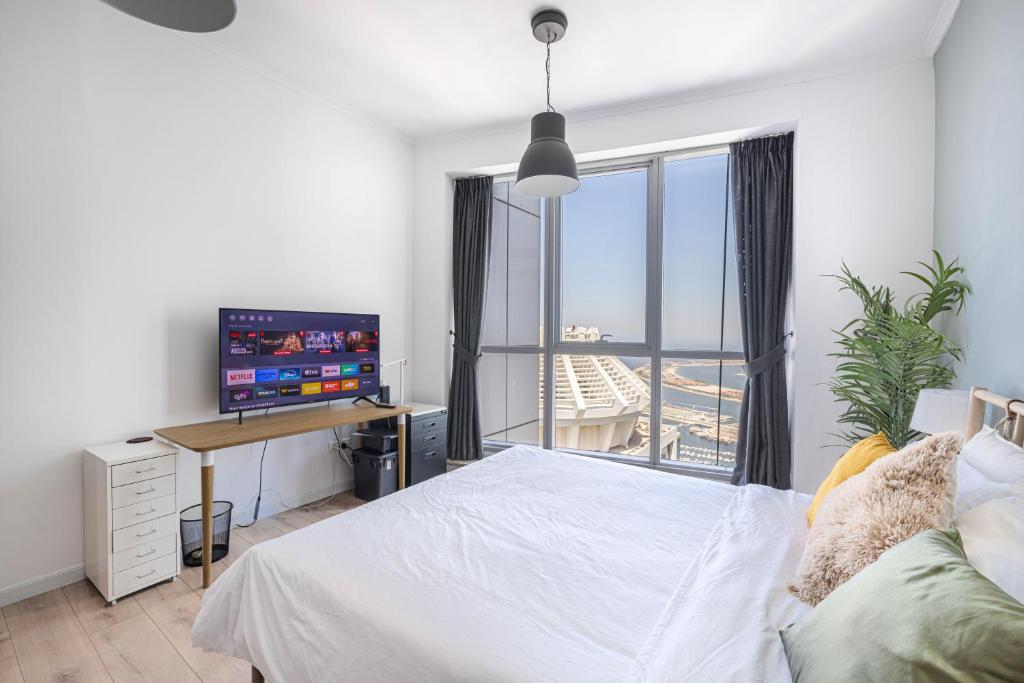 Partial Sea View 2BR in Dubai Marina