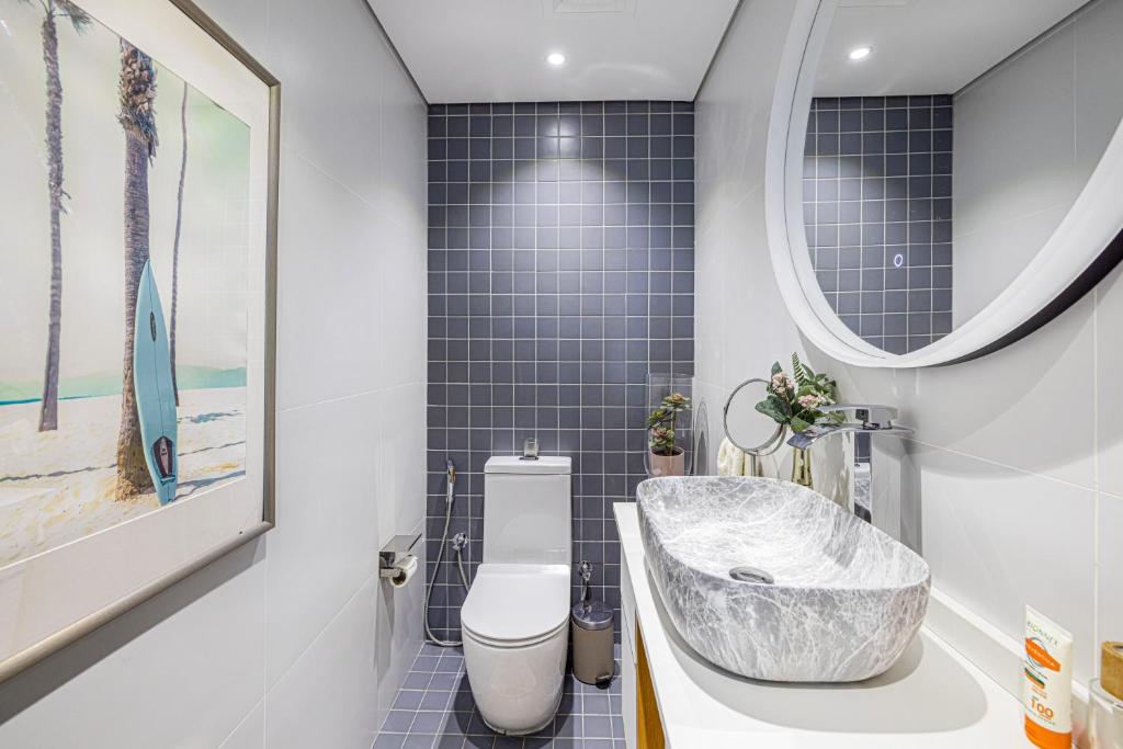 Partial Sea View 2BR in Dubai Marina