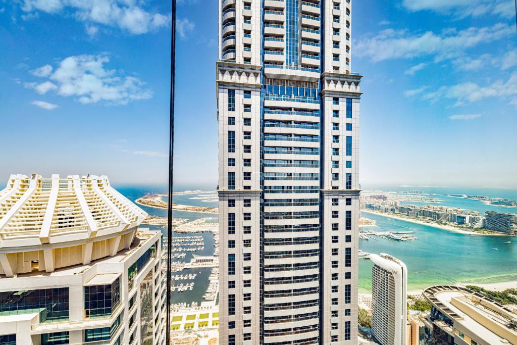 Partial Sea View 2BR in Dubai Marina