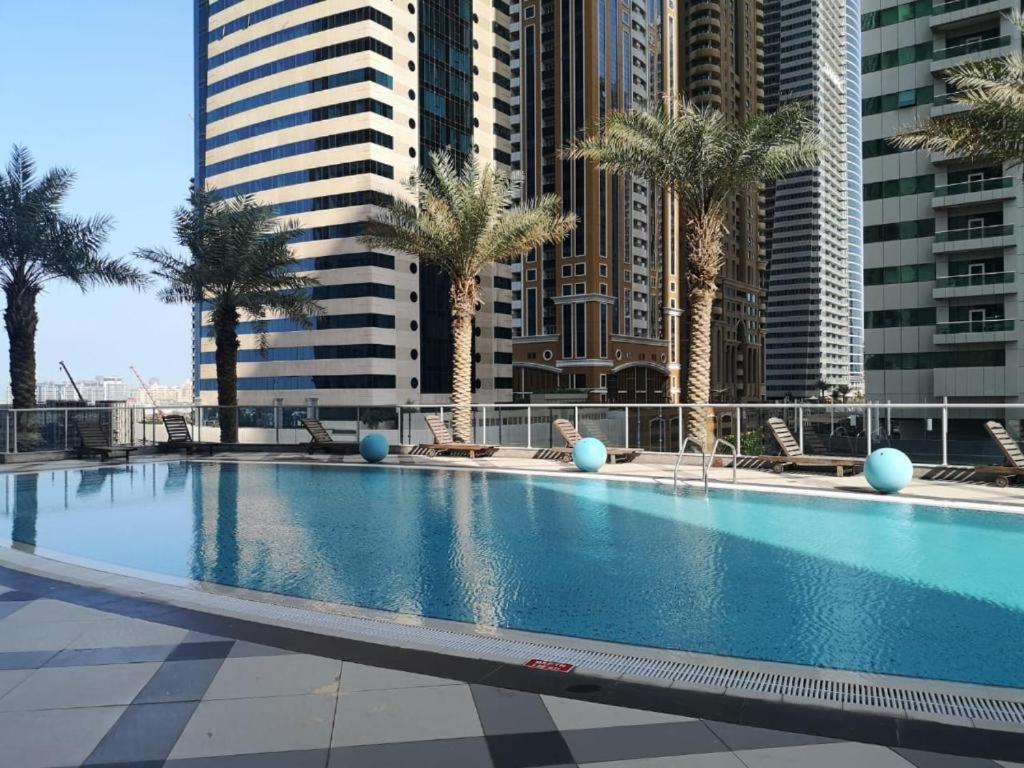 Partial Sea View 2BR in Dubai Marina