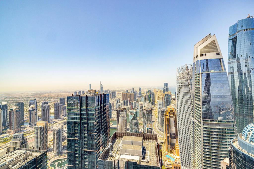 Partial Sea View 2BR in Dubai Marina