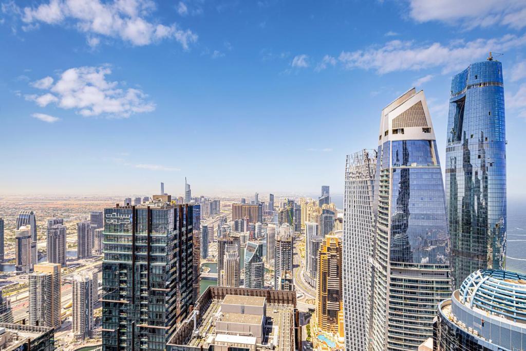 Partial Sea View 2BR in Dubai Marina