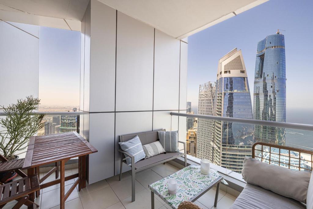 Partial Sea View 2BR in Dubai Marina