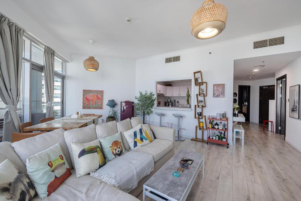 Partial Sea View 2BR in Dubai Marina