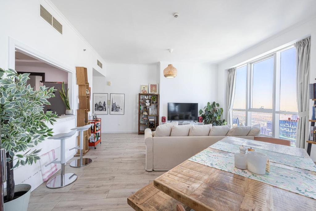 Partial Sea View 2BR in Dubai Marina