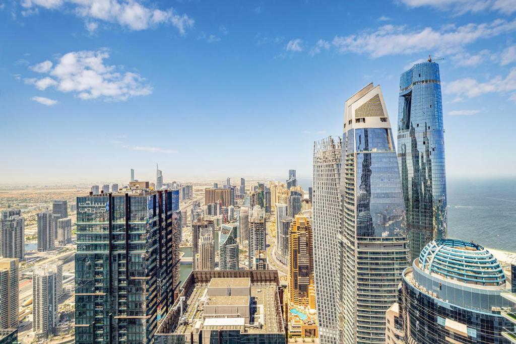 Partial Sea View 2BR in Dubai Marina