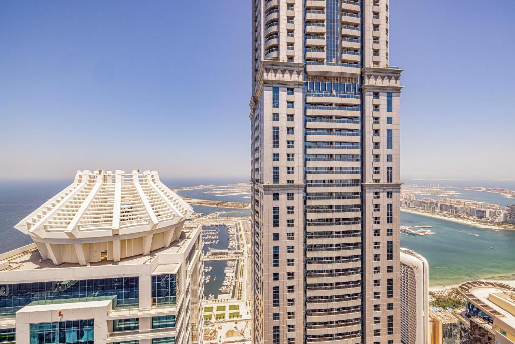 Partial Sea View 2BR in Dubai Marina