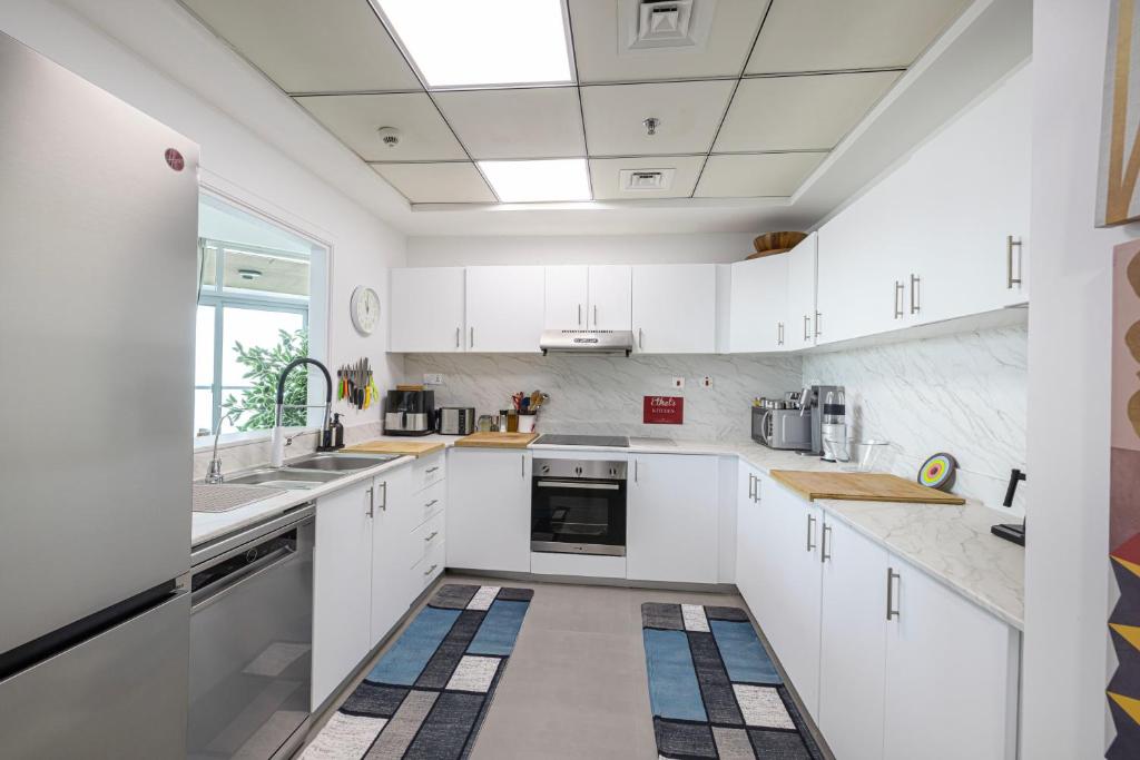 Partial Sea View 2BR in Dubai Marina