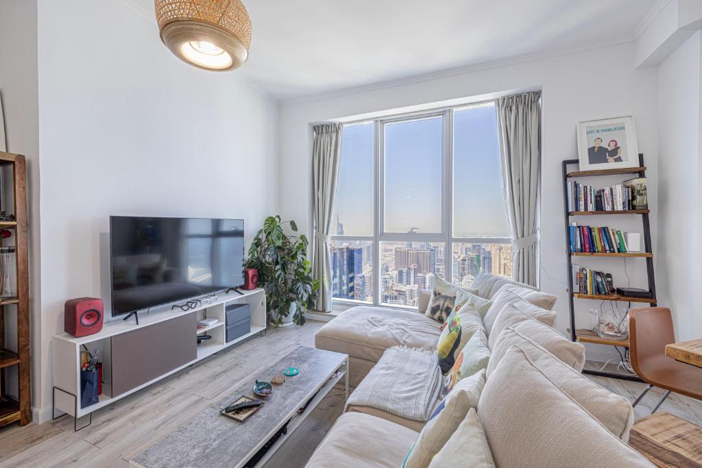 Partial Sea View 2BR in Dubai Marina