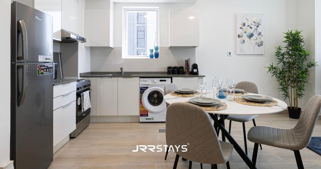 Bloom Tower B Cozy 1 Bedroom Sleeps 4 - JRR Stays