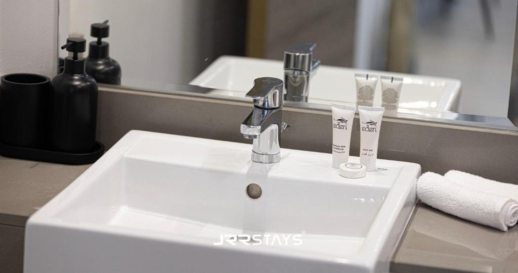 Bloom Tower B Cozy 1 Bedroom Sleeps 4 - JRR Stays