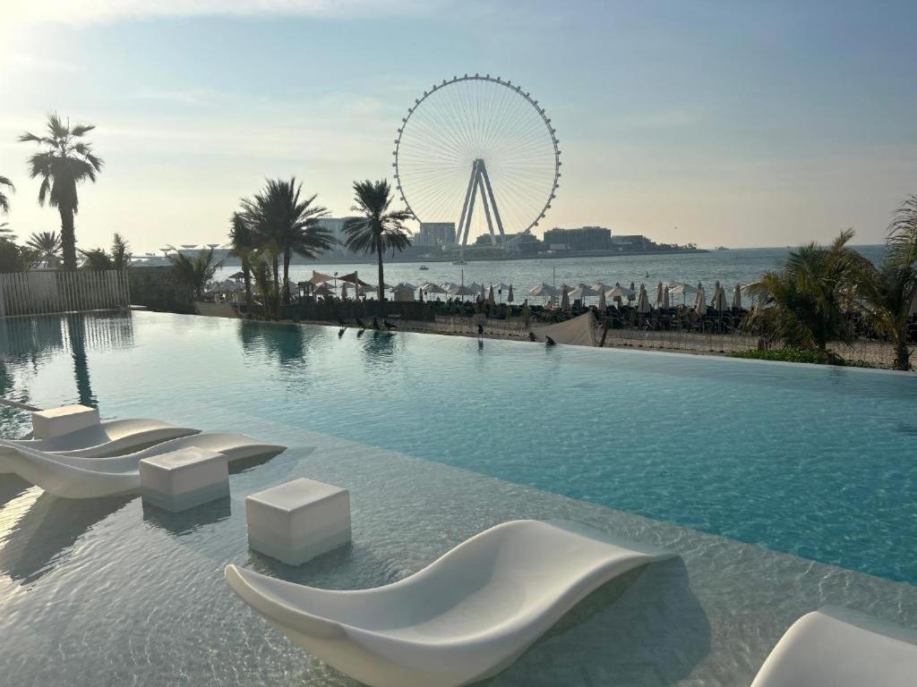 Unwind in style in La Vie 2BR with Beach Access