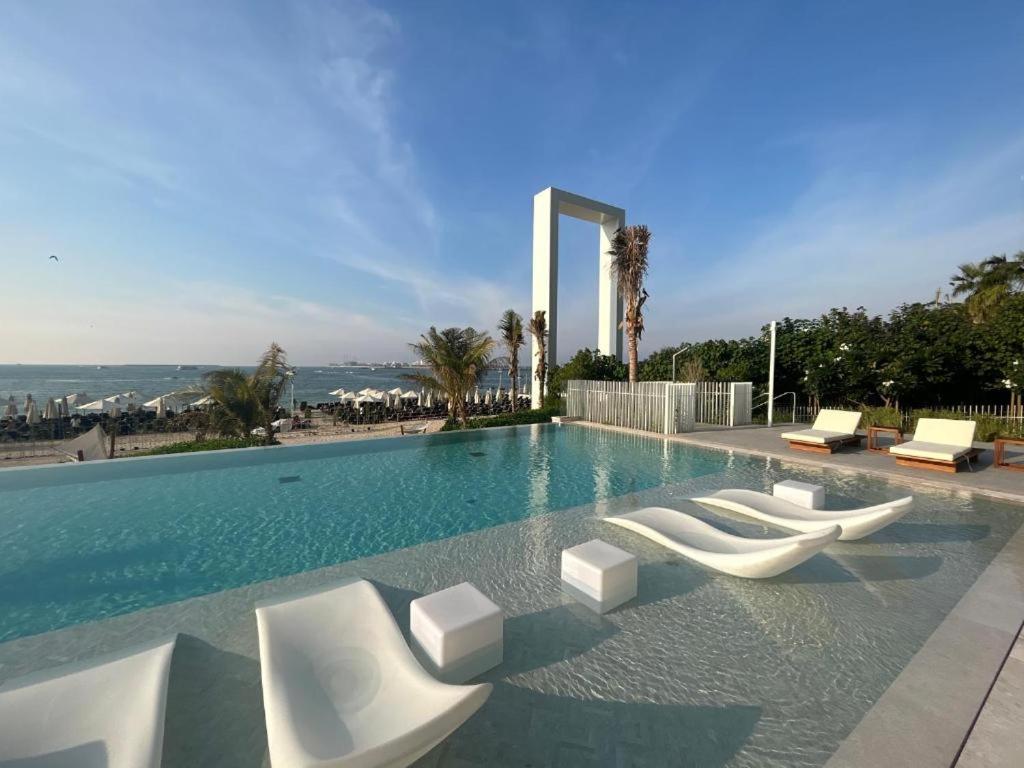 Unwind in style in La Vie 2BR with Beach Access