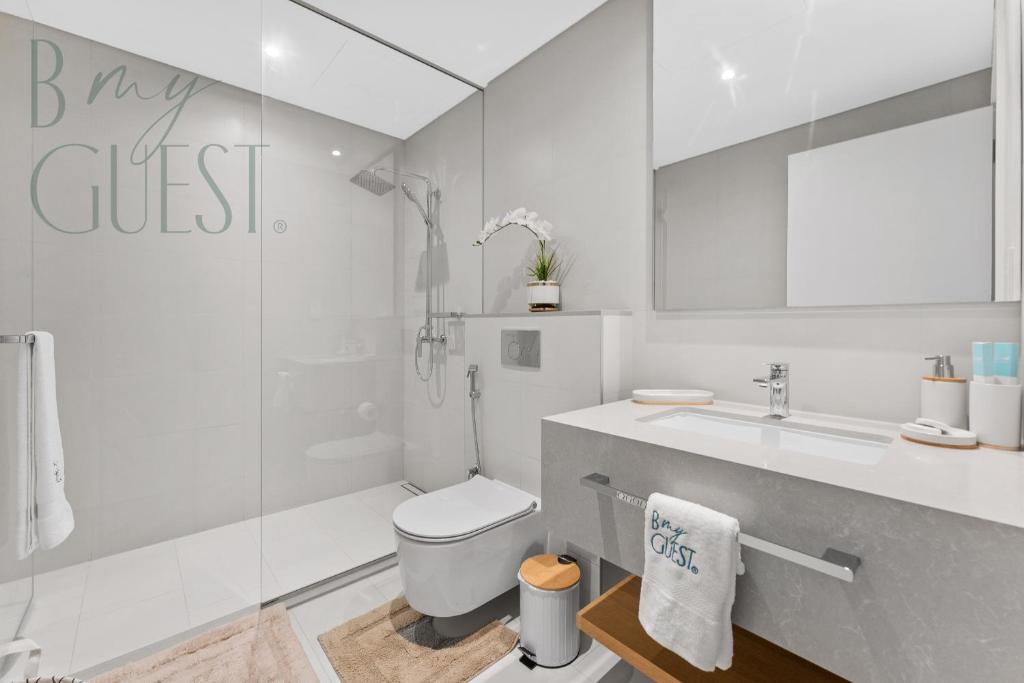 Unwind in style in La Vie 2BR with Beach Access