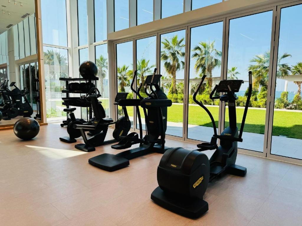 Unwind in style in La Vie 2BR with Beach Access