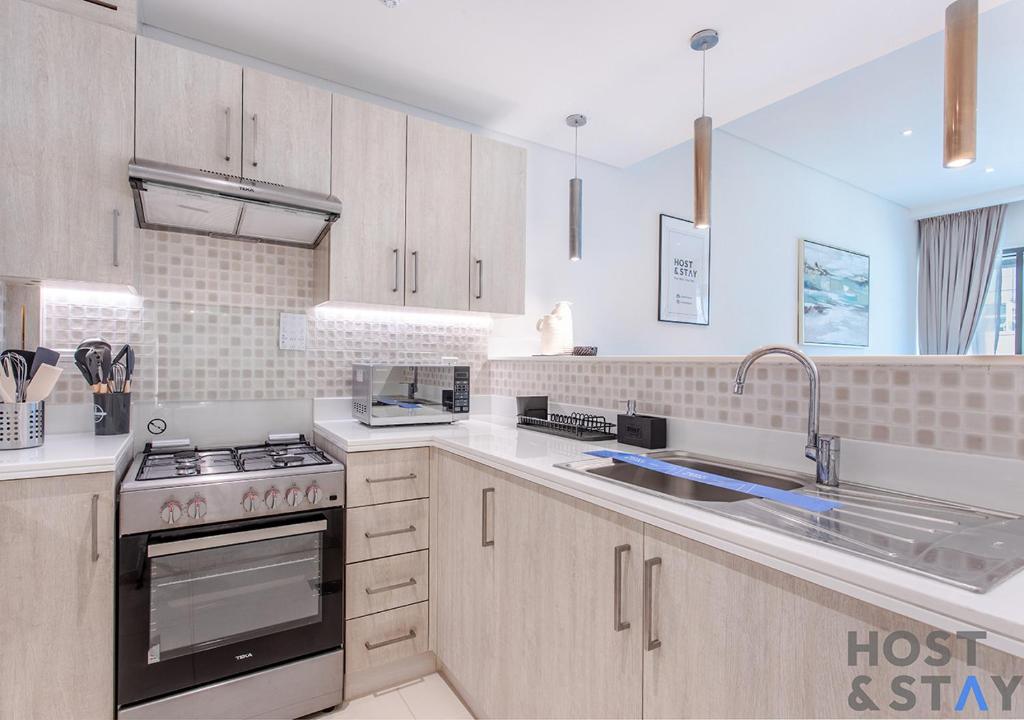 Luxurious 1BR Palm Seven, Palm Jumeirah