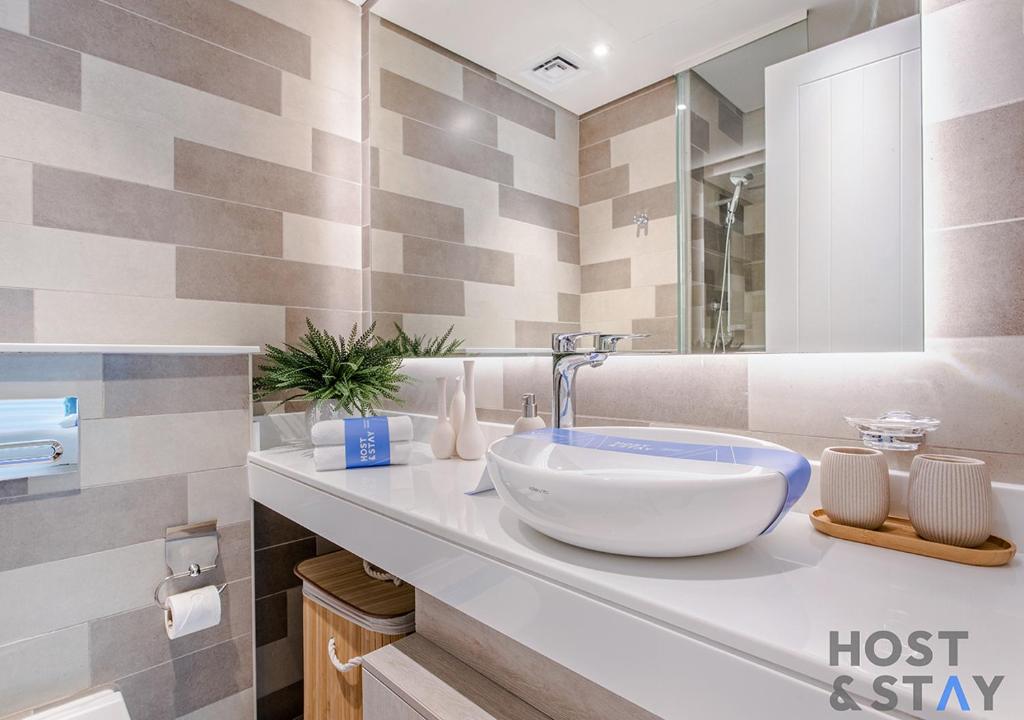 Luxurious 1BR Palm Seven, Palm Jumeirah