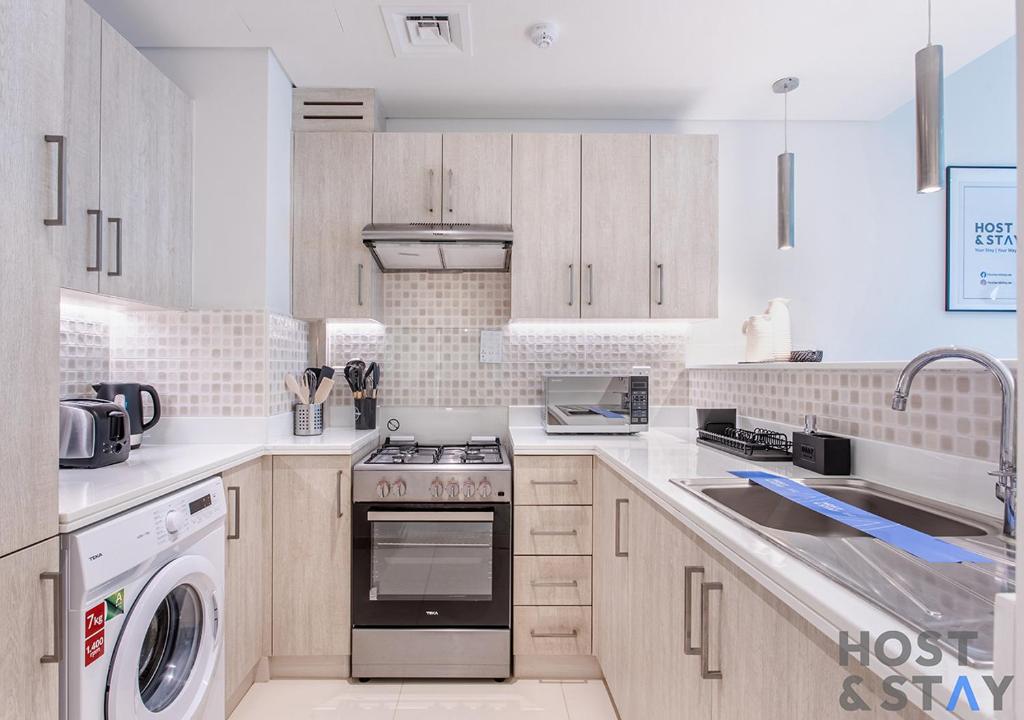 Luxurious 1BR Palm Seven, Palm Jumeirah