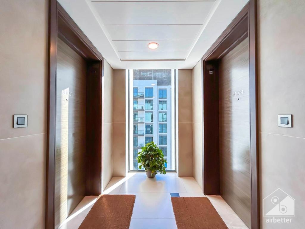 Stunning & New 1B Apt with Balcony & View Dubai