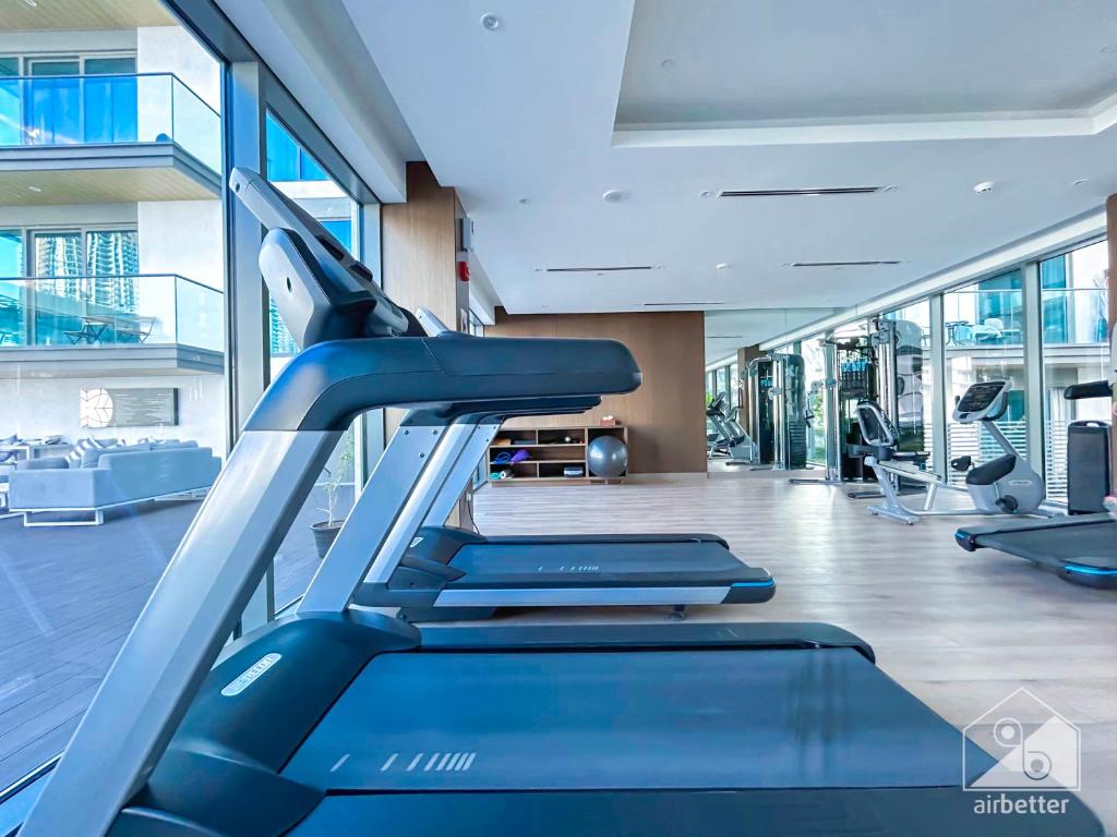 Stunning & New 1B Apt with Balcony & View Dubai