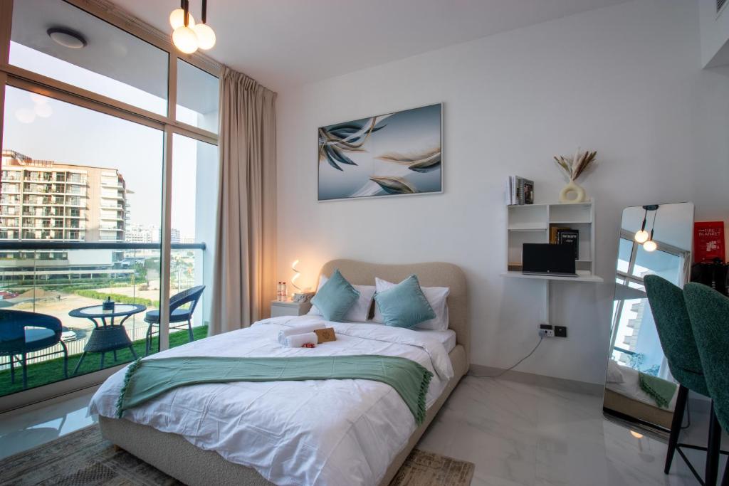 Queen Bed, Full Kitchen, New Unit