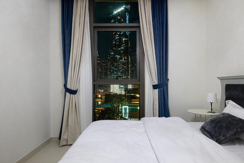 Luxurious 2BR at Burj Crown Downtown Dubai