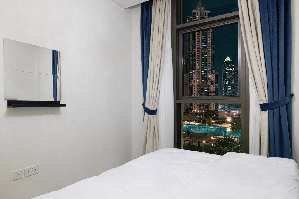 Luxurious 2BR at Burj Crown Downtown Dubai