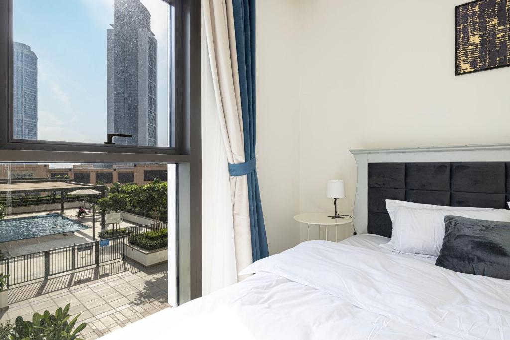 Luxurious 2BR at Burj Crown Downtown Dubai