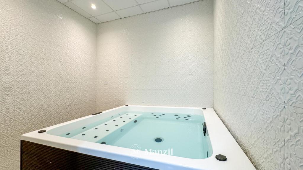 Manzil - Studio in Al Barsha with city view