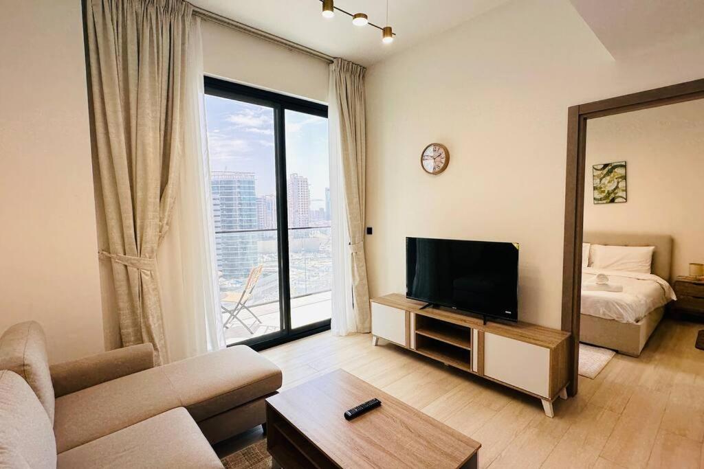 Modern One Bedroom JVC