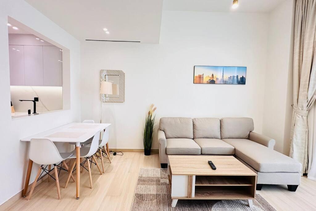 Modern One Bedroom JVC