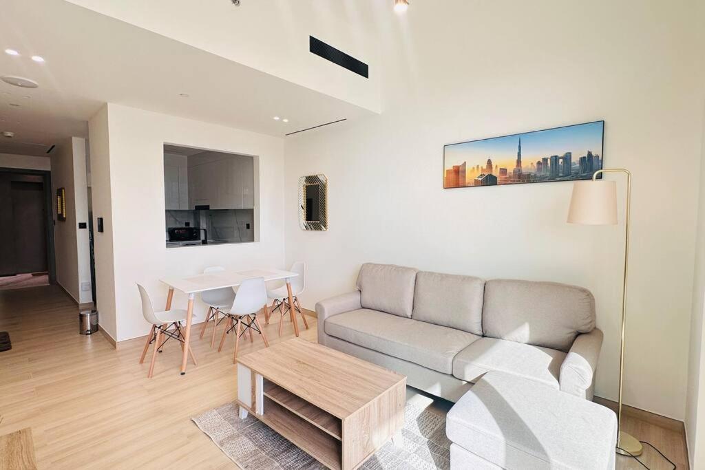 Modern One Bedroom JVC