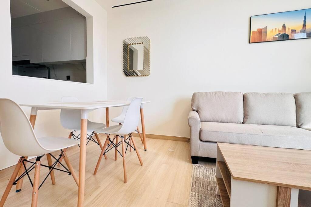 Modern One Bedroom JVC