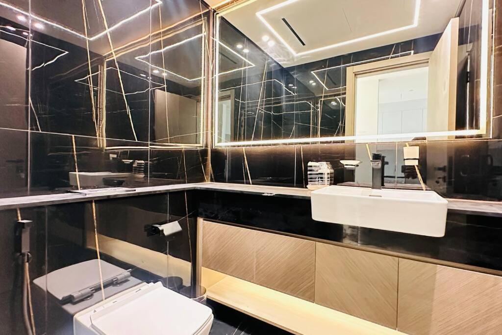 Modern One Bedroom JVC