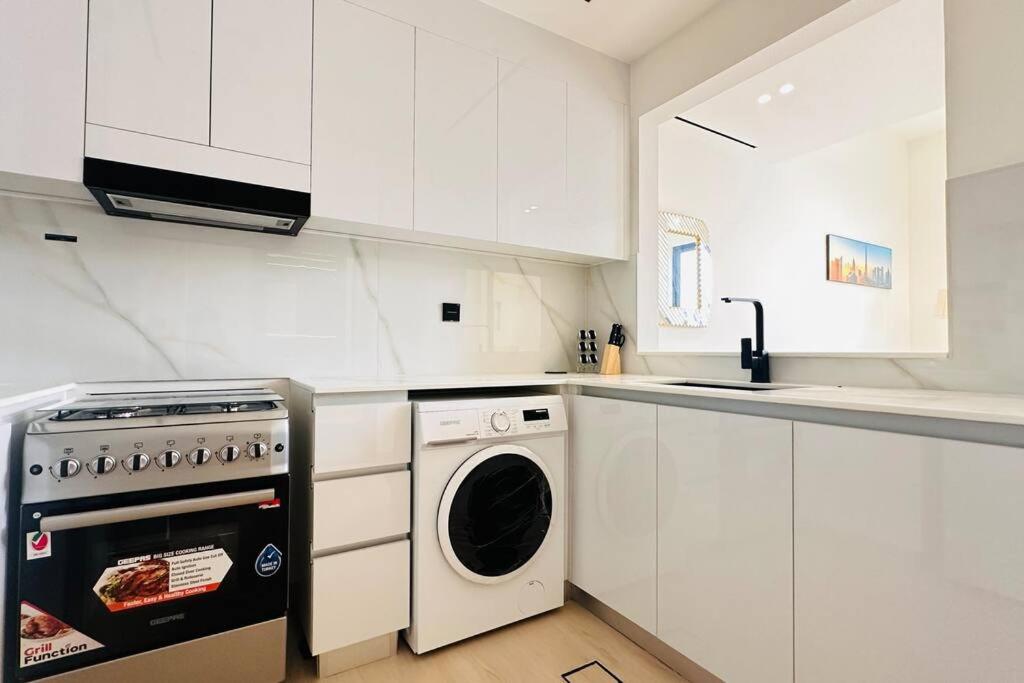Modern One Bedroom JVC