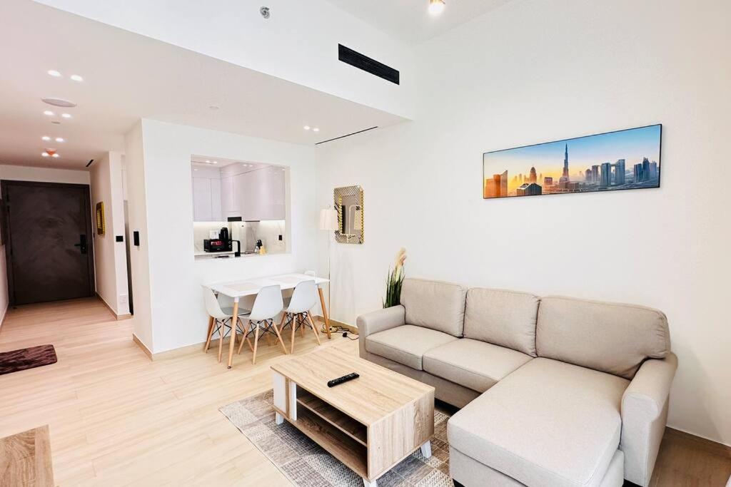 Modern One Bedroom JVC