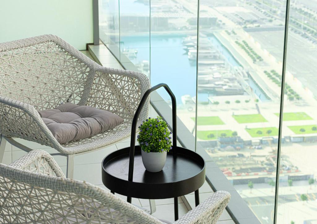 Luxe Sea View High Floor 1 BR in Dubai Marina by Maxx Value Homes