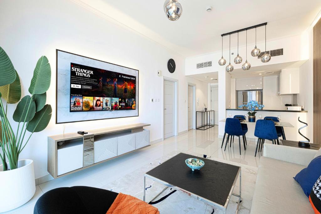 Luxe Sea View High Floor 1 BR in Dubai Marina by Maxx Value Homes