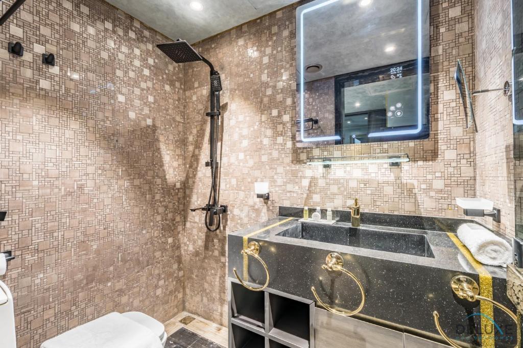 Luxurious 3BR with Assistant Room at MBL Residence in Jumierah Lake Tower by Deluxe Holiday Homes