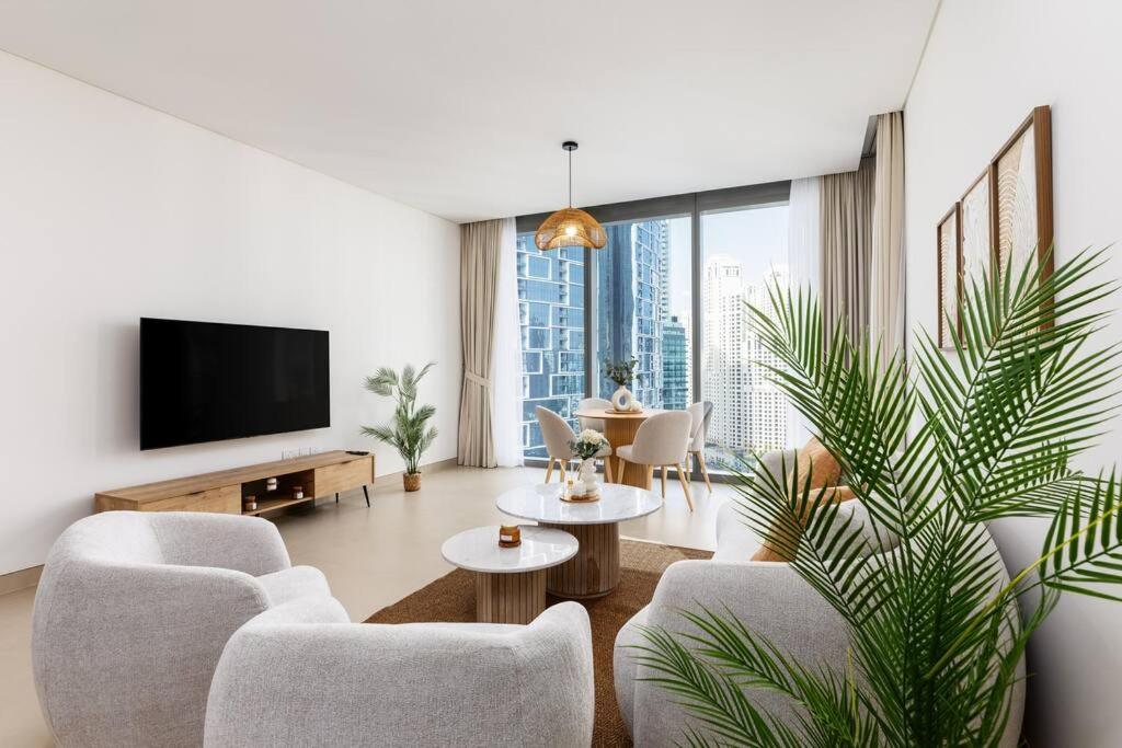 Waves Holiday Homes - High-Rise Elegance 2BR Apt with Marina Views