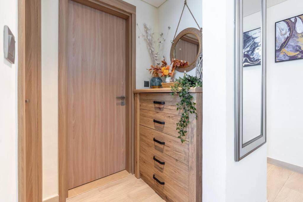 1 bedroom - 12 min from downtown - Azizi Riviera
