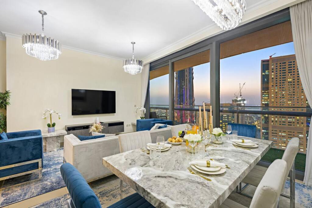 FIRST CLASS 2BR Skyline Serenity
