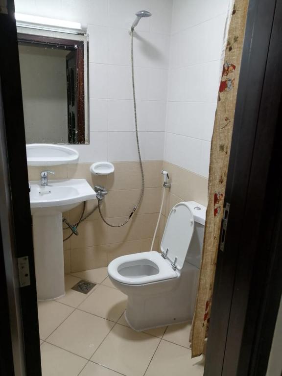 هتل پارتیشن روم ویت شرینگ باث روم ۱۱۰۲ آر ۱ - Partition Room with sharing bathroom 1102 R 1