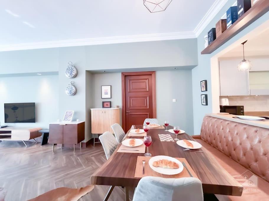 Gorgeous 2bedroom with balcony on the Palm