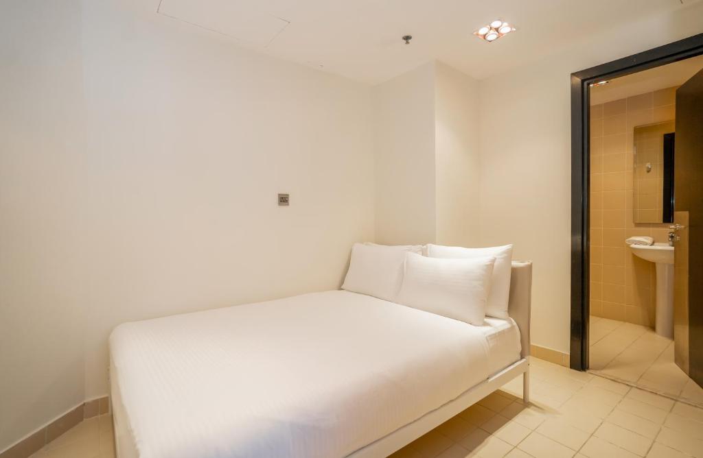 Homesgetaway - Luxurious Duplex Penthouse 3BR plus Maids at Heart of Dubai Marina